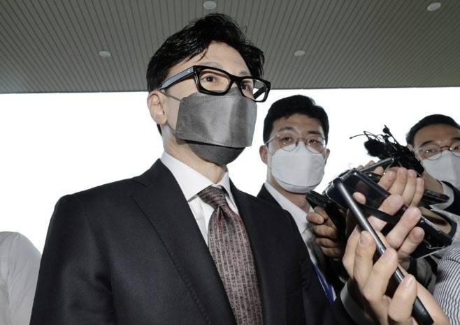 한동훈 전 국민의힘 대표가 지난 2022년 법무부 장관 취임식 참석을 위해 법무부 청사로 들어서는 모습 (사진=연합뉴스)