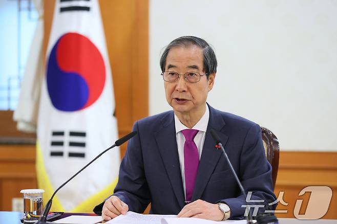 한덕수 대통령 권한대행 국무총리가 20일 서울 종로구 정부서울청사에서 열린 제7차 국가첨단전략산업위원회에서 모두발언을 하고 있다. (총리실 제공) 2024.12.20/뉴스1