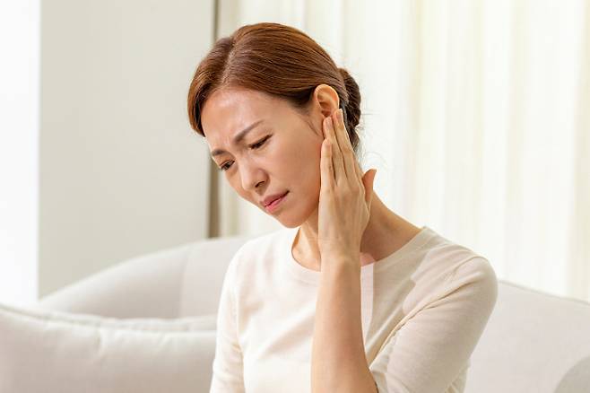 이명이 의심된다면 전문가 상담을 받는 게 바람직하다. 사진은 기사 내용과는 무관함. /사진=이미지투데이