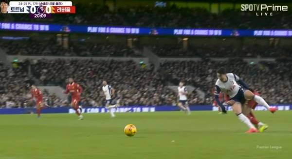 소보슬러이에게 걸려넘어지는 손흥민. ⓒSPOTV