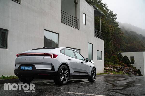 폴스타 4 사진 모터매거진 최재혁 기자