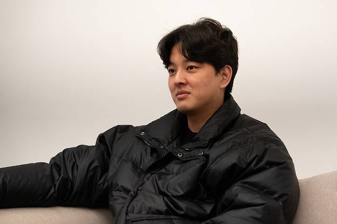 롯데 김원중이 포즈를 취하고 있다. 롯데 자이언츠 제공