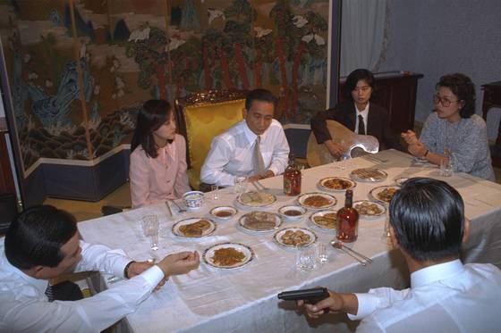 MBC 드라마 ‘제4공화국’에서 10·26 당시 궁정동 안가의 모습을 재연한 장면. 중앙포토