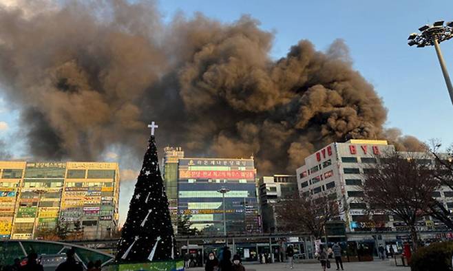 경기 성남시 분당구 야탑동 화재 현장. 연합뉴스