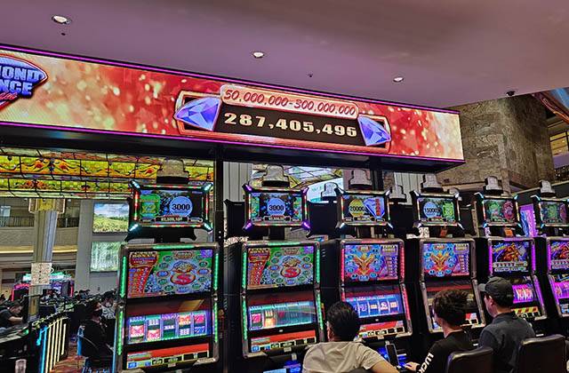 ▲강원랜드 인기 슬롯머신 중 하나로 꼽히던 강원랜드 잭팟(다이아몬드 345)이 최근에는 고객들로부터 외면당하고 있다는 지적이다. ⓒ독자