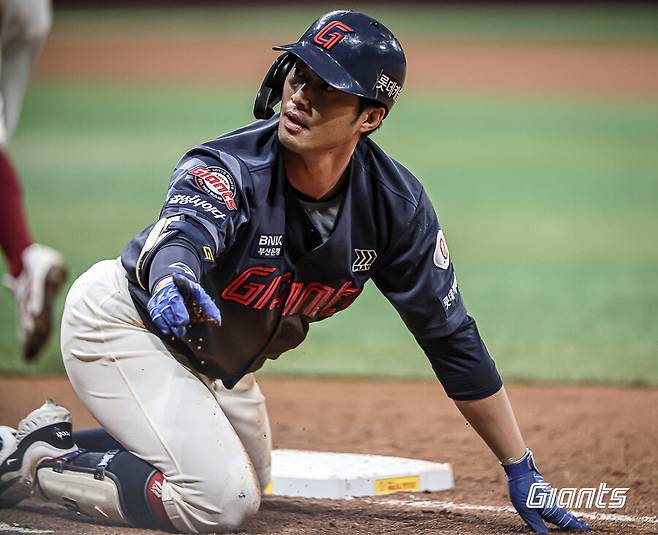 ▲ 지난해 11월 방출 통보를 받은 이학주는 두 달이 지난 현시점까지도 아직 특별한 소식을 전해주지 못하고 있다. ⓒ롯데 자이언츠