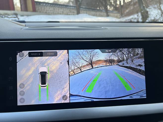 '그랑 콜레오스는 좁은 골목길이나 주차장의 접촉 사고를 방지하기 위해 360도 어라운드뷰 모니터와 후방 시야를 12.3인치 모니터를 통해 동시에 보여준다.' 사진=이상진