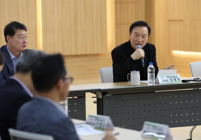 임태희 경기도교육감이 지난해 8월 30일 경기도교육청 광교청사에서 열린 대학입시 개혁 공론화를 위한 TF 첫 회의에서 발언하고 있다. 경기도교육청 제공