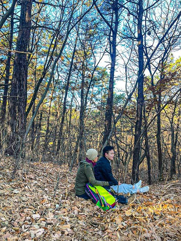 우리의 목적은 정상이 아니었다. 쉬엄쉬엄 이야기 나누며, 안부를 물었다.