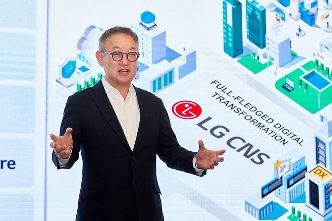 현신균 LG CNS 사장이 9일 서울 여의도 콘래드호텔에서 열린 IPO 기자 간담회에서 발표를 하고 있다. ⓒLG CNS