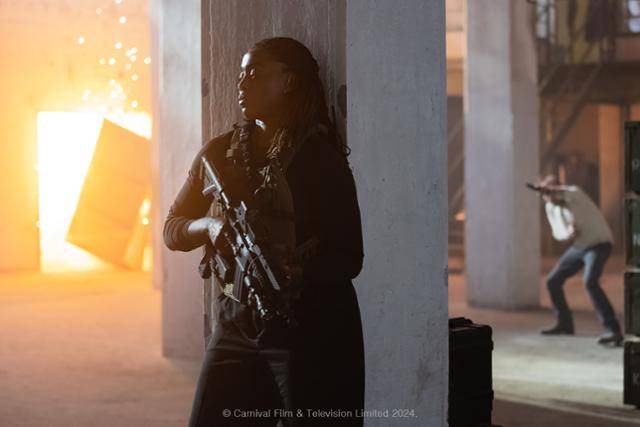 영국 MI6 요원 비앙카가 자칼의 뒤를 쫓는다. 총기 전문가인 그는 예리한 분석력과 집요함으로 자칼의 정체를 파헤친다. 웨이브 제공