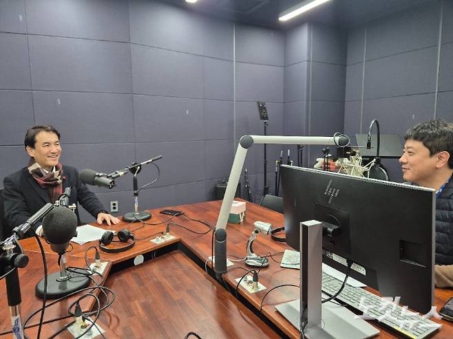 강원CBS.강원영동CBS 시사프로그램 <최진성의 위클리오늘>에 출연한 김진태 강원특별자치도지사. 강민주 PD