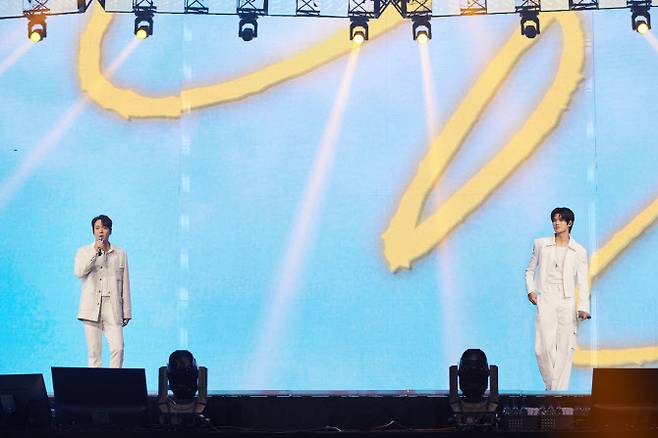 환희(왼쪽)와 라이즈 소희(사진=SM엔터테인먼트)