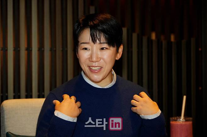 신지애가 이데일리와 인터뷰에서 환하게 웃으며 질문에 답하고 있다. (사진=이데일리 골프in 조원범 기자)