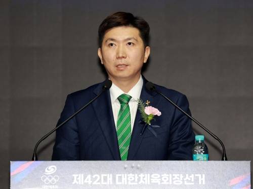 소견 발표하는 유승민 후보자 소견 발표하는 유승민 후보자 (서울=연합뉴스) 한종찬 기자 = 유승민 대한체육회장 후보자가 14일 오후 서울 송파구 올림픽공원 올림픽홀에서 열린 제42대 대한체육회장선거에서 소견 발표를 하고 있다. 2025.1.14 saba@yna.co.kr (끝) <저작권자(c) 연합뉴스, 무단 전재-재배포, AI 학습 및 활용 금지>