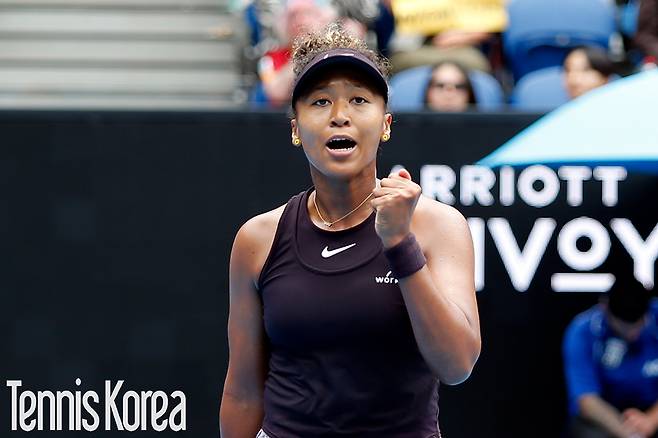 득점 후 포효하는 오사카 나오미