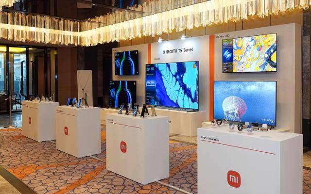 샤오미코리아는 15일 서울 광화문 포시즌스호텔에서 국내 지사 설립 기자간담회를 갖고 200만 원대 100인치 스마트TV 등 파격적인 가격의 6가지 제품군 출시를 발표했다. 샤오미코리아 제공