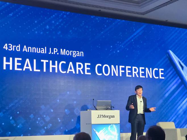 존림 삼성바이오로직스 대표가 14일(현지시간) 미국 캘리포니아 주 샌프란시스코에서 열린 2025 JP모건 헬스케어 콘퍼런스(JPMHC)에서 발표를 진행하고 있다. 삼성바이오로직스 제공