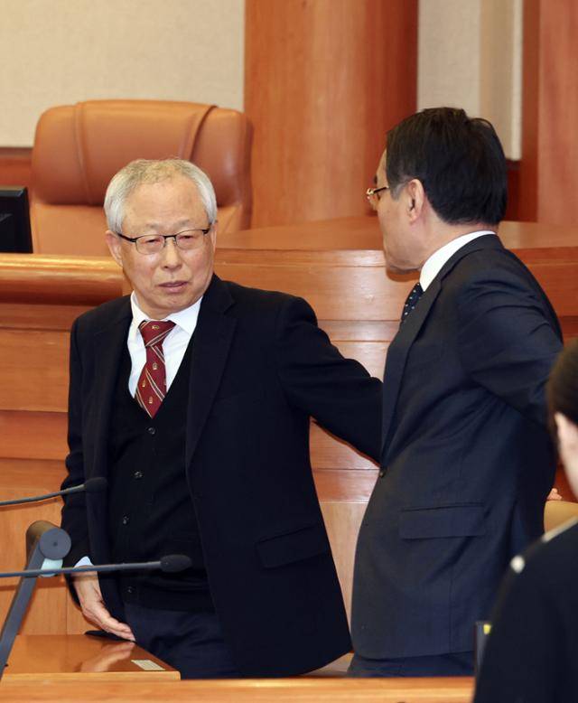 조대현 전 헌법재판관, 배보윤 변호사가 16일 서울 종로구 헌법재판소에서 열린 윤석열 대통령 탄핵심판 사건 2차 변론기일에 출석해 있다. 사진공동취재