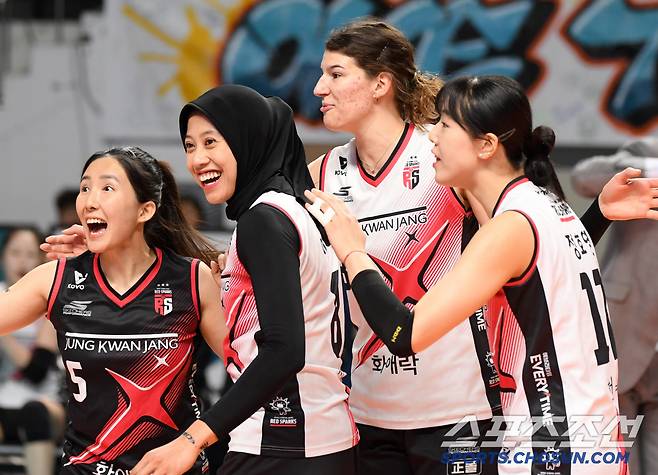 10일 장충체육관에서 열린 V리그 GS칼텍스와 정관장의 경기. 정관장 메가, 부키리치가 득점 후 환호하고 있다. 장충=박재만 기자 pjm@sportschosun.com/2025.01.10/