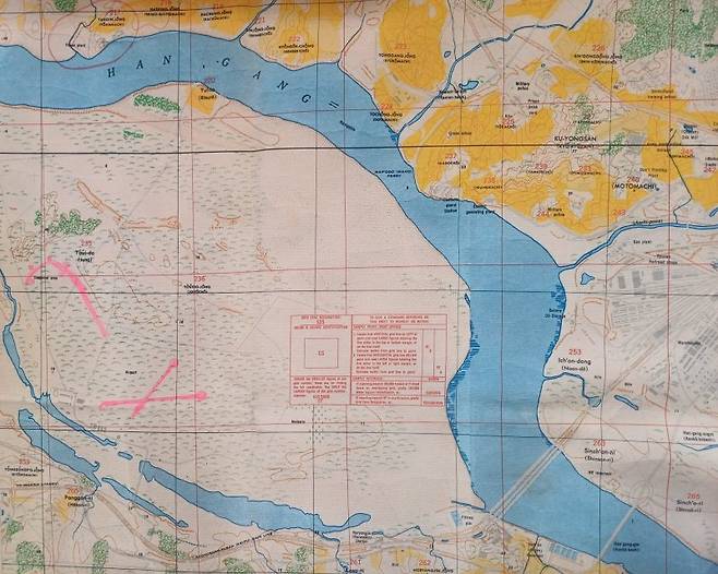 미 군정기인 1945년 서울 도시계획도 내 여의도 군사공항 모습. 왼쪽 아래가 활주로, 위쪽은 산개형 항공기 분산 계류장이다. 이민부 교수 제공