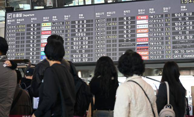 21일 김포국제공항 국내선 터미널이 이용객들로 붐비고 있다. 한국공항공사 제공