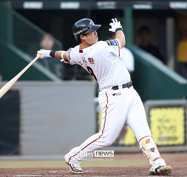 ▲ 비FA 선수로는 팀 내 최고 연봉자인 노시환은 2024년 상대적 부진으로 연봉이 2000만 원 깎였다. ⓒ곽혜미 기자