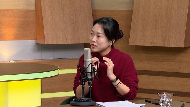 장예정 차별금지법제정연대 공동집행위원장이 2025년 1월17일 한겨레21 유튜브 프로그램 ‘뉴스크림’에 출연해 인터뷰를 하고 있다. 한겨레 장지남 피디(PD) 갈무리 사진