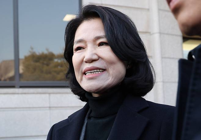 이진숙 방송통신위원장이 23일 서울 종로구 헌법재판소에서 열린 탄핵심판 사건 선고를 마친 뒤 심판정을 나서고 있다. 헌재는 이날 이진숙 방송통신위원장에 대한 국회의 탄핵소추를 기각했다. 이 위원장은 즉시 직무에 복귀한다. /뉴스1