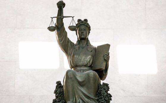 서울 서초동 대법원 정의의 여신상. 김성룡 기자