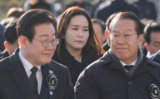 ▲ 더불어민주당 이재명 대표(왼쪽)와 국민의힘 권영세 비상대책위원장이 지난 3일 오전 서울 여의도 국회에서 열린 김수한 전 국회의장 국회장 영결식에 참석해 있다. 연합뉴스