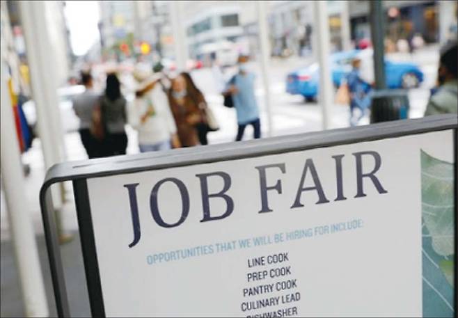 미국에서 시작된 대잔류(Big Stay) 트렌드는 글로벌 경제와 노동 시장 전반에 걸쳐 확산될 조짐을 보이고 있다. (로이터=연합뉴스)