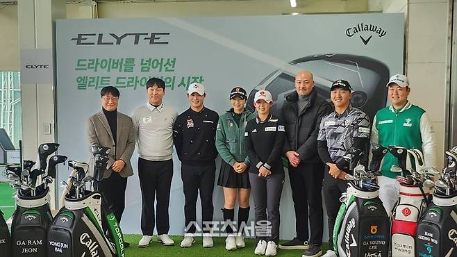 (왼쪽부터) 캘러웨이골프 코이라 김태훈 마케팅 총괄 상무, 전가람, 배용준, 이가영, 황유민, 제임스 황 대표, 김홍택, 함정우가 새 드라이버 시리즈 공개 행사에 참석해 기념 촬영을 하고 있다. 강남=김민규 기자 kmg@sportsseoul.com
