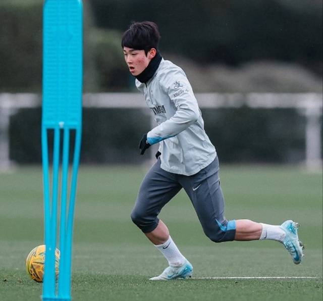 훈련에 집중하는 양민혁. /사진=토트넘 SNS