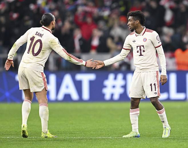 '괴물' 김민재(바이에른 뮌헨)가 풀타임 활약했다. 하지만 바이에른 뮌헨은 유럽챔피언스리그 16강 직행 티켓 획득에 실패했다. 바이에른은 30일(한국시각) 독일 뮌헨 알리안츠 아레나에서 열린 슬로반 브라티슬라바(슬로바키아)와의 2024~2025시즌 유럽챔피언스리그 리그 페이즈 최종전에서 3대1로 승리했다. 이날 승리로 승점 15(5승3패·골득실 +8)가 된 바이에른은 승점은 같지만 골득실에서 아탈란타(+14), 도르트문트(+10), 레알 마드리드(+9)에 밀려 12위에 머물렀다. 바이에른은 8위까지 주어지는 16강 직행 티켓을 얻지 못하고, 9~24위가 나서는 16강 플레이오프 진출에 만족해야 했다.
<저작권자(c) 연합뉴스, 무단 전재-재배포, AI 학습 및 활용 금지>