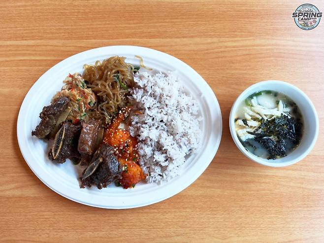 두산 베어스 호주 캠프의 한식 메뉴. /사진=두산 베어스 제공