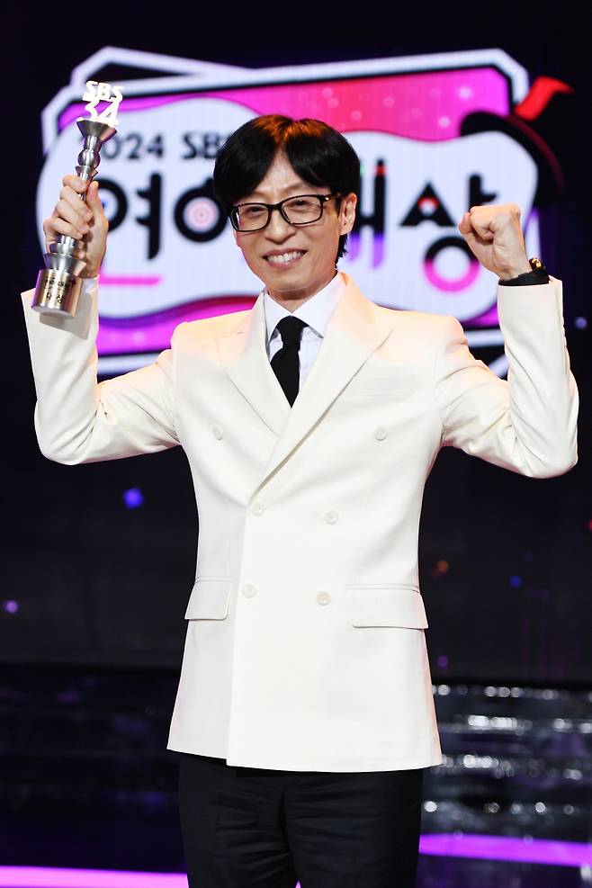 '2024 SBS 연예대상'에서 영예의 대상을 받은 유재석. 사진 제공=SBS