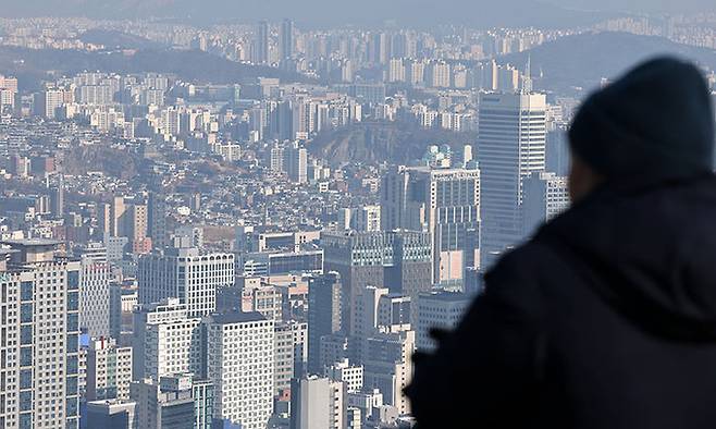 2일 서울 남산에서 바라본 시내 아파트 단지와 빌라 모습. 연합뉴스
