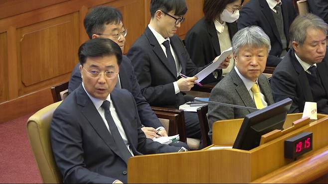 홍장원 전 국가정보원 1차장이 4일 오후 서울 종로구 헌법재판소 대심판정에서 열린 윤석열 대통령 탄핵심판 5차 변론에서 증언을 하고 있다. 헌법재판소 제공