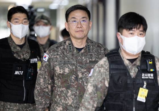 이진우 전 수도방위사령부 사령관이 지난달 22일 오후 서울 여의도 국회에서 열린 윤석열 정부의 비상계엄 선포를 통한 내란 혐의 진상규명 국정조사 1차 청문회에 출석하고 있다. 뉴스1