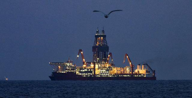 2024년 12월 30일 오전 경북 포항시 앞바다에 위치한 대왕고래 유망 구조에서 웨스트 카펠라호가 탐사 시추 작업을 하고 있다. 포항=연합뉴스