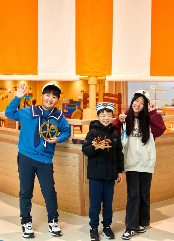 해양문화의 역사와 중요성을 알기 위해 해양박물관 나들이에 나선 이시온·최수혁·권혜원(왼쪽부터) 학생기자.