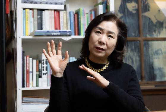 세종대에서 '성과 문화'를 가르치는 배정원(행복한성문화센터 대표) 교수. 그는 “누군가를 사랑하고 사랑 받을 때 세상이 얼마나 아름답게 보이는지 젊은 세대에게 알려주고 싶다"고 말했다. 임현동 기자