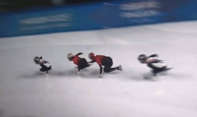 중국 쇼트트랙 스피드 스케이팅 대표팀의 쑨롱은 지난 9일 2025 하얼빈 아시안게임 쇼트트랙 남자 5000m 계주 결승전이 끝난 후 대한민국을 맹비난해 논란을 일으켰다. 이날 중국 대표팀은 레이스 막판 린샤오쥔(한국명 임효준)이 한국의 박지원과 충돌했고 이로 인해 동메달을 받았다. 한국은 페널티를 받아 실격 처리됐다. 이후 쑨룽은 공개적으로 한국이 더럽다며 맹비난했고 중국 언론도 한국의 악의적인 반칙으로 인해 금메달을 놓쳤다며 비난에 동참했다. 중계화면