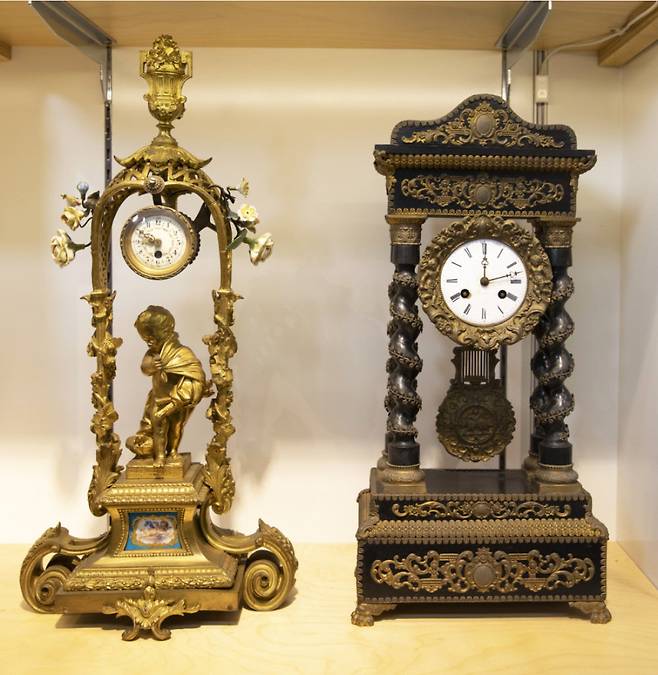 1850년대 로코코 양식의 시계.