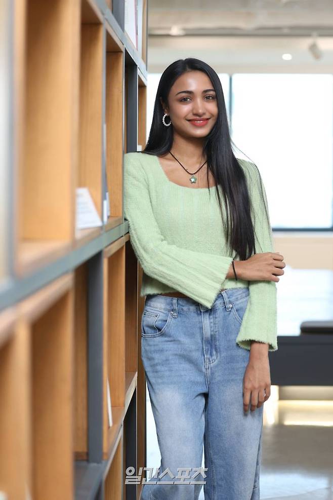 크리에이터 쇼마가 22일 오후 서울 중구 순화동 KG타워에서 진행된 일간스포츠와의 인터뷰에 앞서 포즈를 취하고 있다. 서병수 기자 qudtn@edaily.co.kr /2025.01.22/