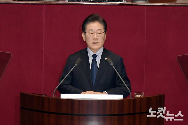 더불어민주당 이재명 대표가 10일 서울 여의도 국회에서 열린 제422회 국회(임시회) 제02차 본회의에서 교섭단체대표연설을 하고 있다. 윤창원 기자