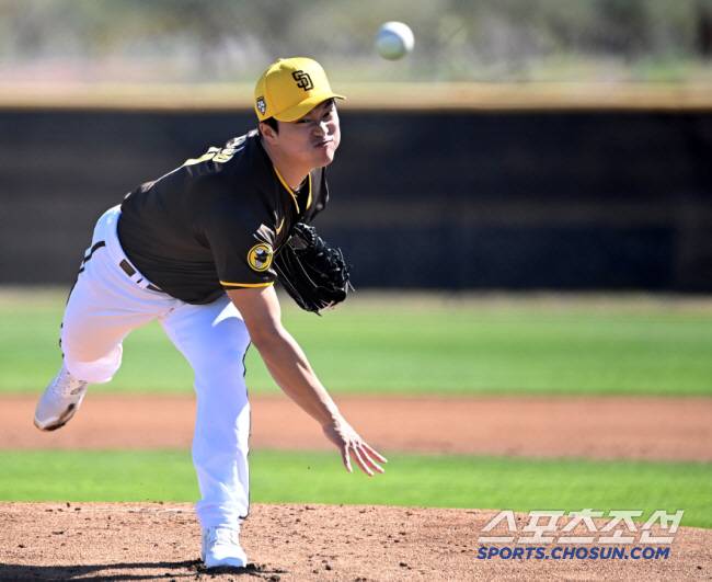 21일(한국시간) 미국 애리조나 주 피오리아에서 열린 샌디에이고 파드리스의 스프링캠프 현장, 고우석이 라이브피칭에서 힘차게 공을 던지고 있다. 피오리아(미국 애리조나 주)=허상욱 기자wook@sportschosun.com/2024.02.21/