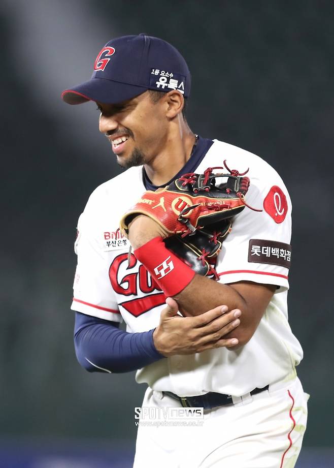 ▲ 롯데 팬들에게 좋은 기억을 남기고 한국을 떠난 딕슨 마차도 ⓒ곽혜미 기자