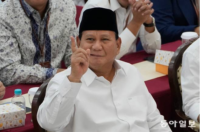 인도네시아 프라보워 수비안토 대통령. 그가 당선된 지난해 4월, 투자자들은 그가 조코 위도도 대통령의 정책을 계승할 거라고 보고 안심했다. 하지만 그는 취임 초기부터 전혀 다른 색깔의 정책을 쏟아내고 있다. AP뉴시스